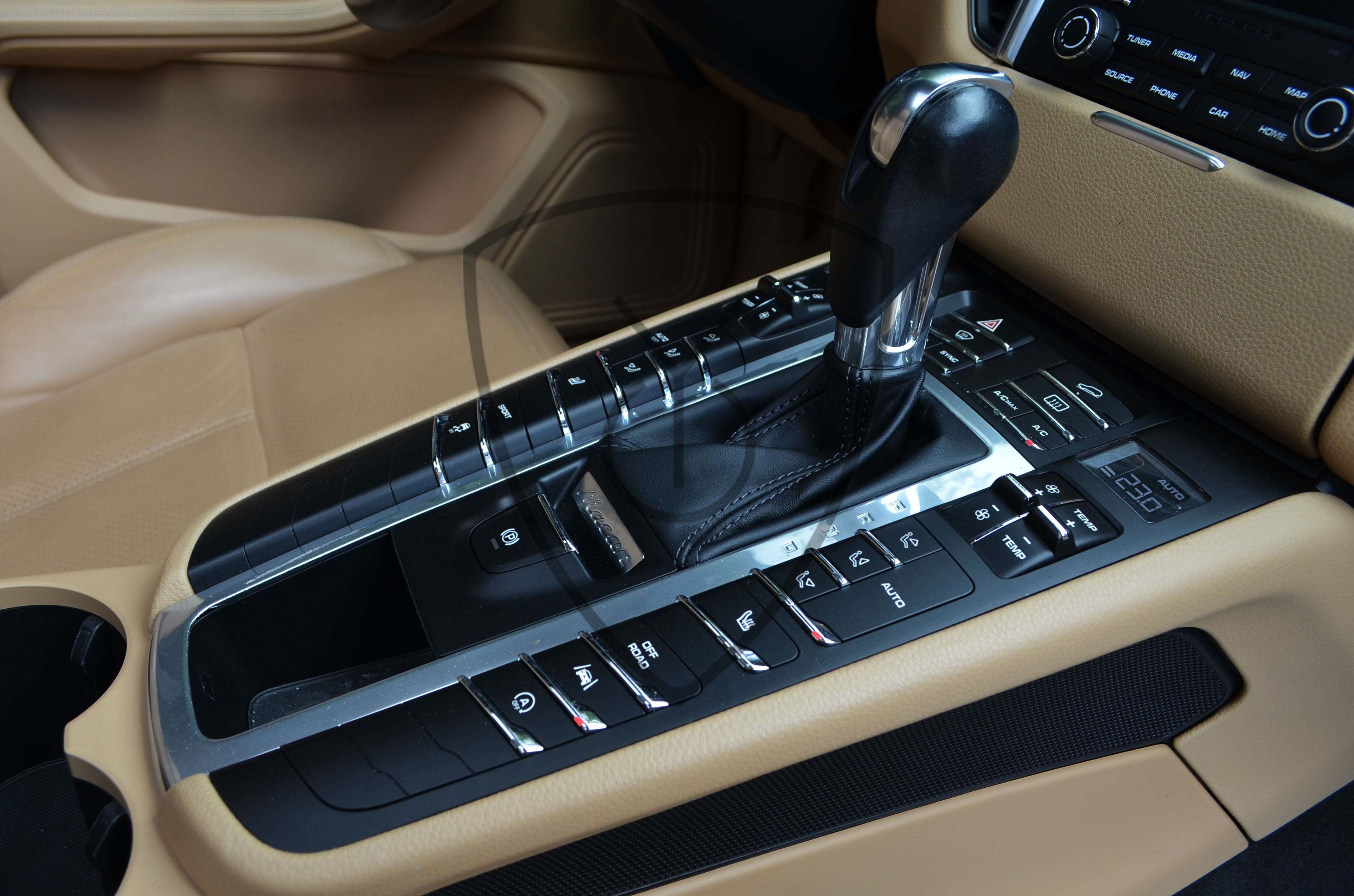 PORSCHE MACAN TURBO PDK — image 13